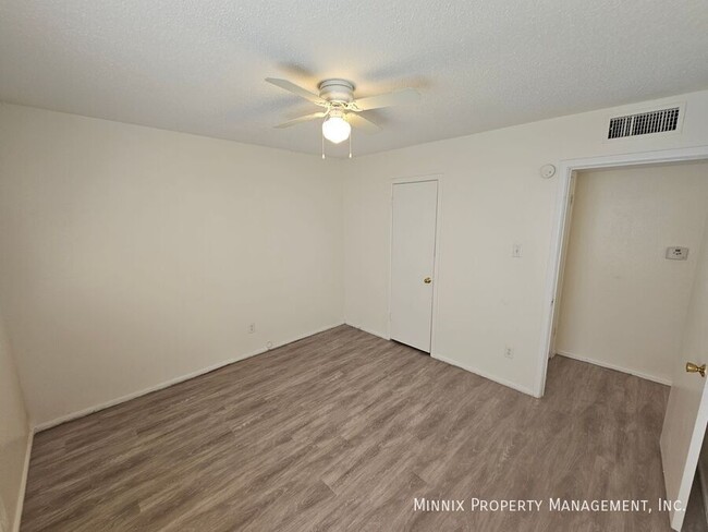 Building Photo - Plainview Apartments 1 Bedroom 1 Bath - Ca...