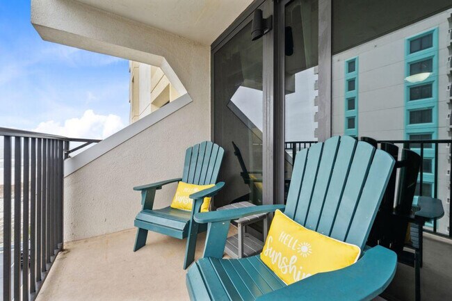 Building Photo - 111 W Beach Blvd