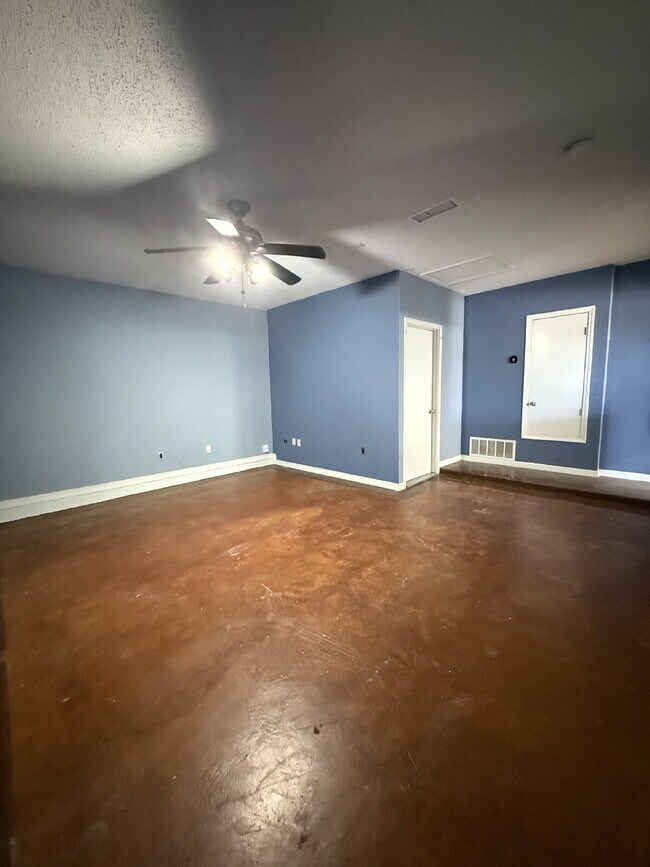 Building Photo - Well, kept three-bedroom, two baths home with Solar Panels. A must see, lease today! 11797 Imperi...