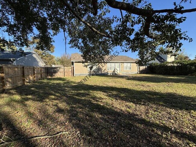 Building Photo - 15 McArthur Dr