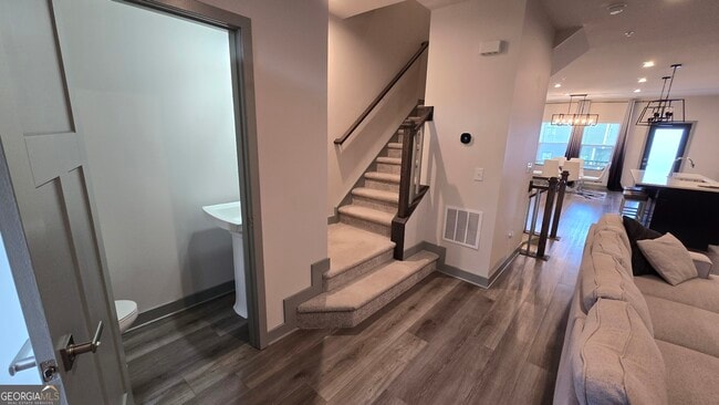 Building Photo - 115 Climbing Ivy Cir