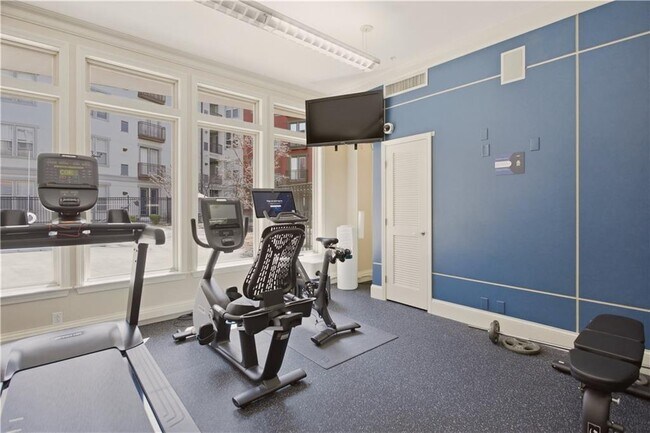 Building Photo - 1000 Providence Pl