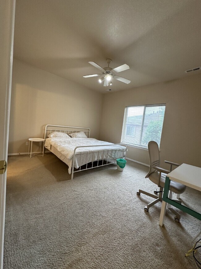 Building Photo - Beautiful home in Villege For Rent, Comfortable Living in a Convenient Central Location