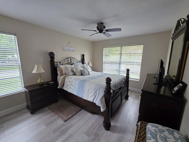 Building Photo - Updated full furnished 2/2 villa in great Safety Harbor location.