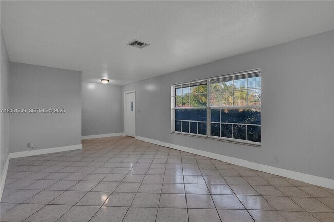 Building Photo - 2641 NW 44th Ave