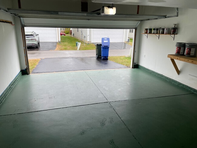 Building Photo - 1420 Bellow Falls Pl