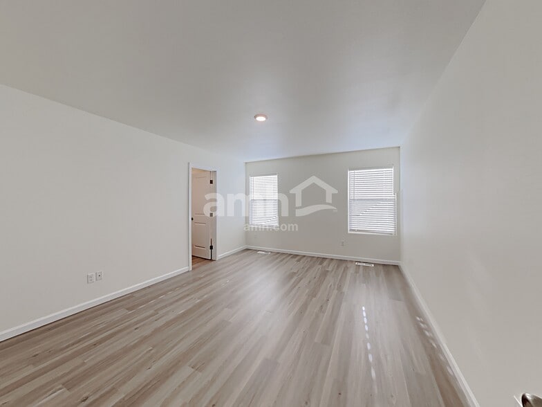 Building Photo - 1209 W 17th Ave