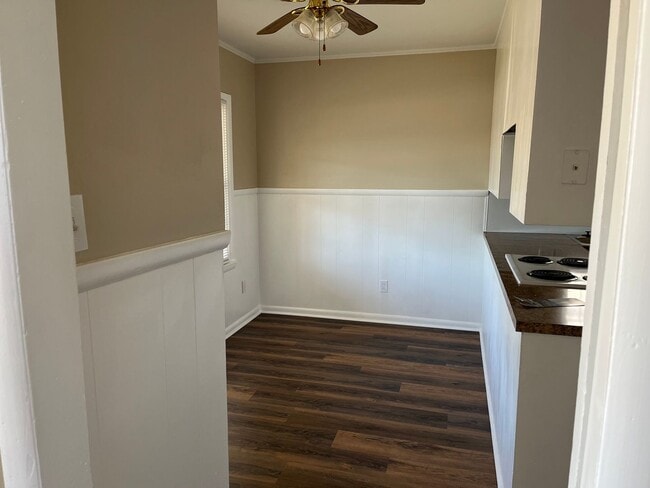 Building Photo - 3 Bed 1.5 Bath Home