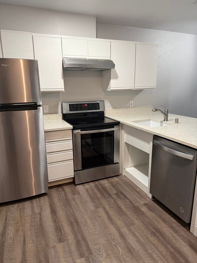 Building Photo - Cozy, 2 Bedroom Apartment for Rent in the Birchwood Neighborhood!