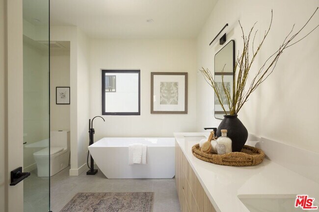 Building Photo - 3849 Don Tomaso Dr