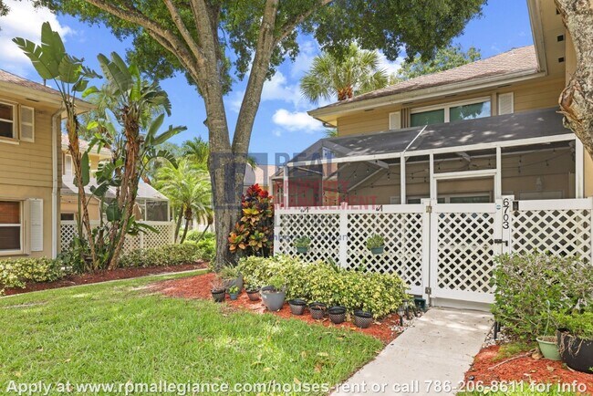 Building Photo - Stylish 2-Bedroom Townhome in Gated Boynto...