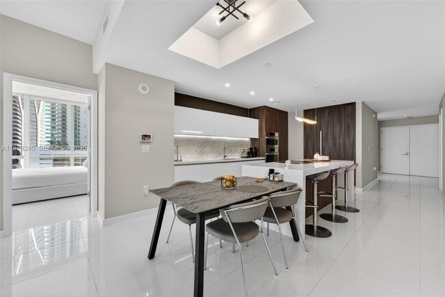 Building Photo - 851 NE 1st Ave