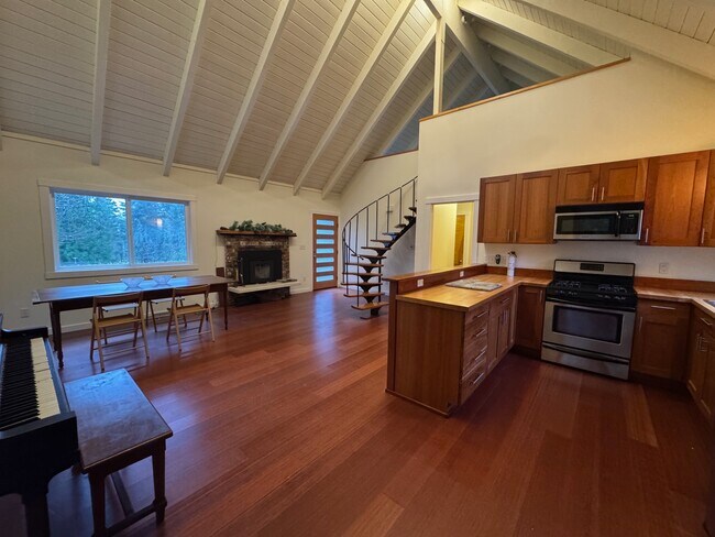 Building Photo - 11022 Palisades Ave SW