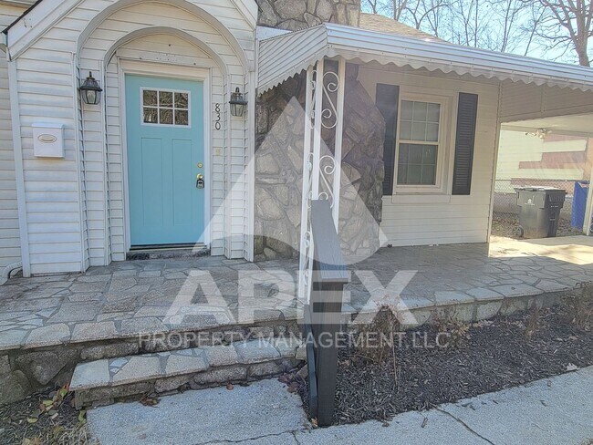 Building Photo - Craftsman Style 2 Bd 1.5- Ba Single Family Home with carport in North Knox!