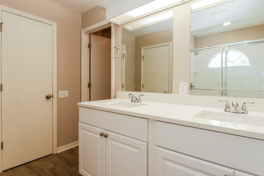 Building Photo - 18134 Leafwood Cir