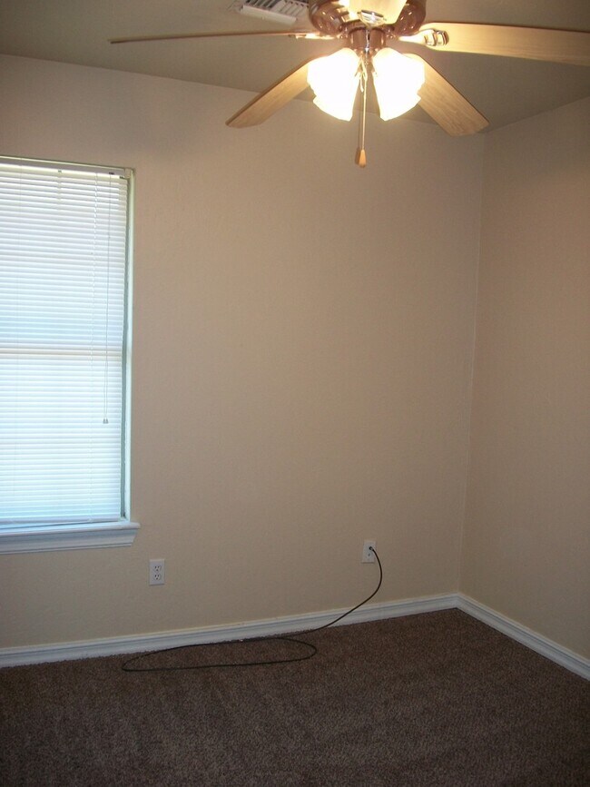 Building Photo - 3 Bed 2 Bath 2 Car Garage in College Park ...