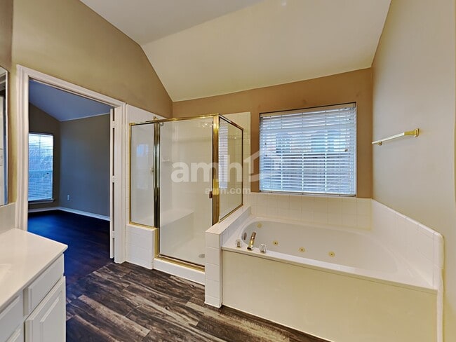 Building Photo - 210 Sparrow Hawk Dr