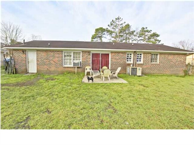 Building Photo - 4490 Hardwood St