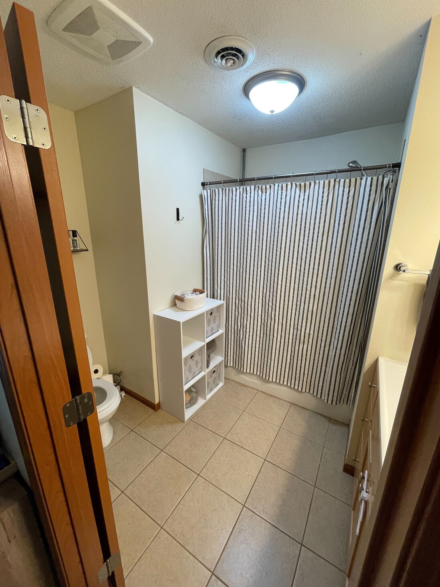 Building Photo - 2401 Oxford Dr SE