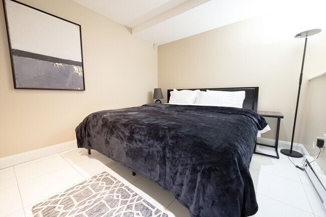 Building Photo - 5 W 101st St