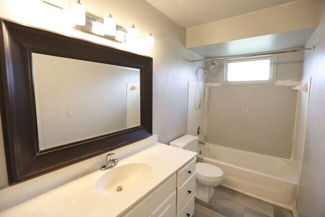 Building Photo - 4156 Norman Dr SE