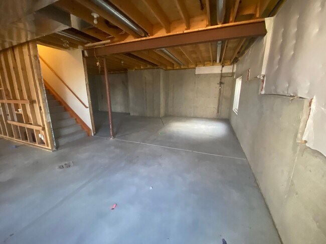 Building Photo - Large Home in Piney Creek