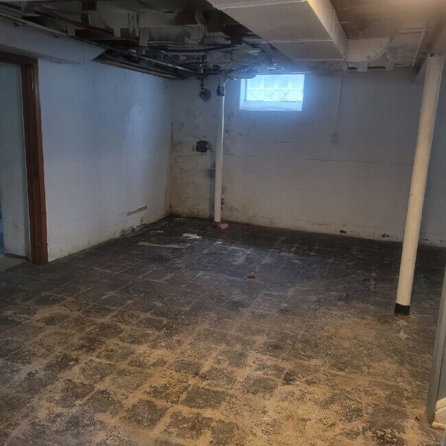 Building Photo - Beautiful 2 bed/1 bath near Grosse Pointe!...