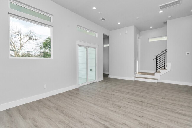 Building Photo - 2706 Dennis St