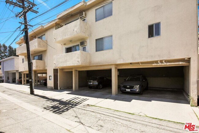 Building Photo - 1110 S Oakhurst Dr