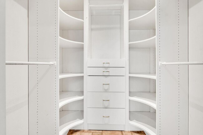 Building Photo - Patricia Lane