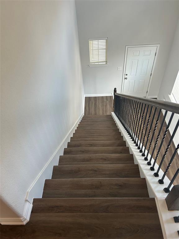 Building Photo - 343 Silver Glen Dr