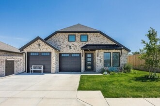 Building Photo - CORPORATE LEASE!!! Attn traveling nurse, executives, etc 4/3/2