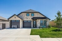 Building Photo - 4506 S Rocking Chair Ln