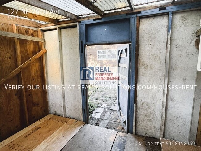 Building Photo - 127 NE 76th Ave