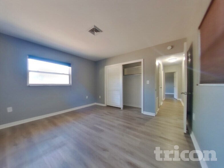 Building Photo - 4167 Pompano Rd