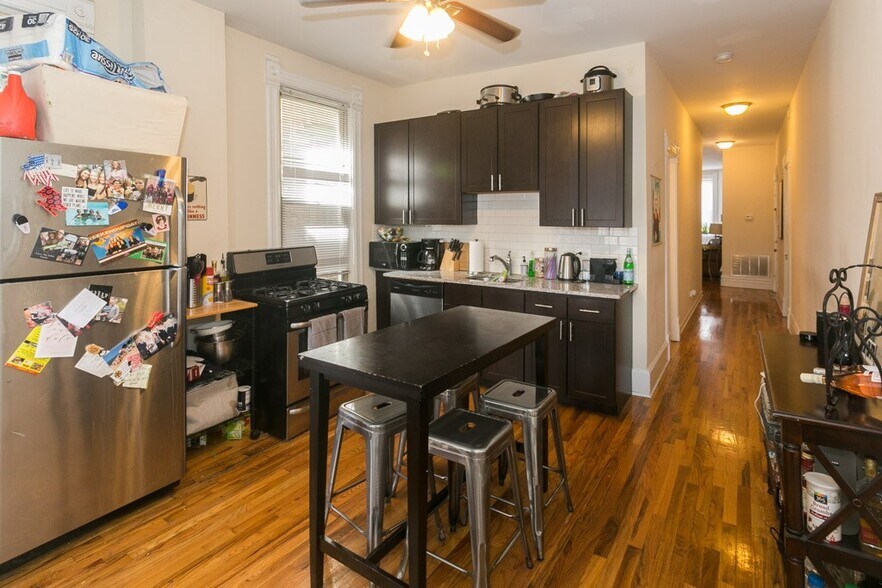 Building Photo - 2137 N Sheffield Ave