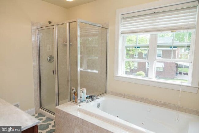 Building Photo - 415 Dearnley St