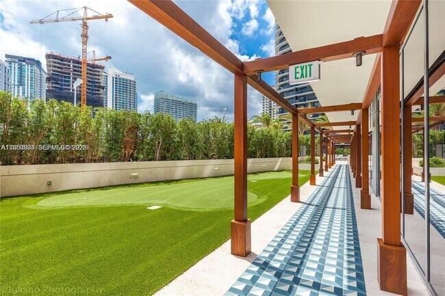 Building Photo - 801 S Miami Ave