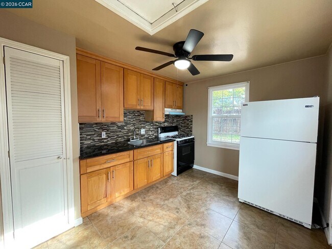 Building Photo - 25 Baldwin St