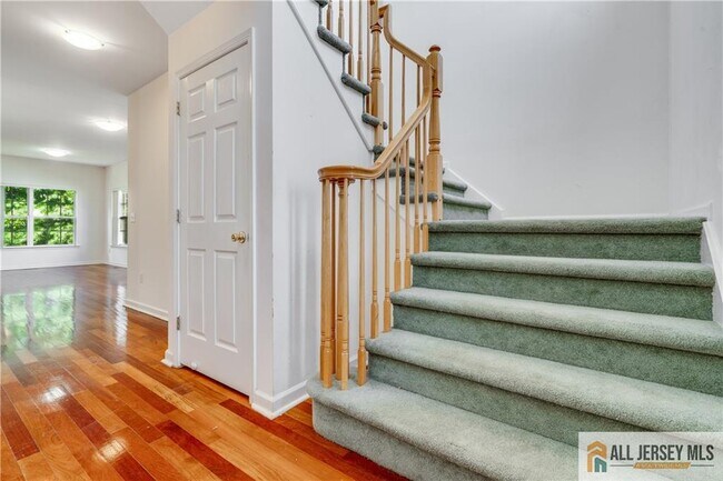 Building Photo - 9 E Burgess Dr
