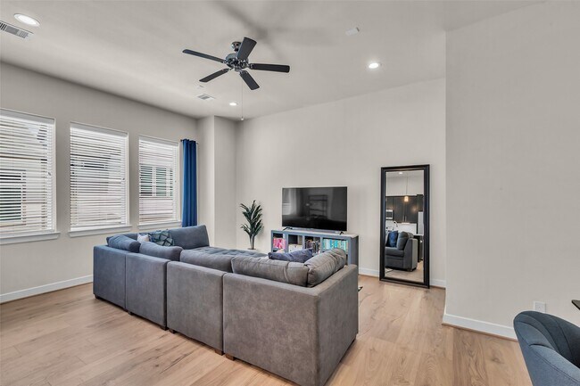 Building Photo - 144 Knightsbridge Park Ln