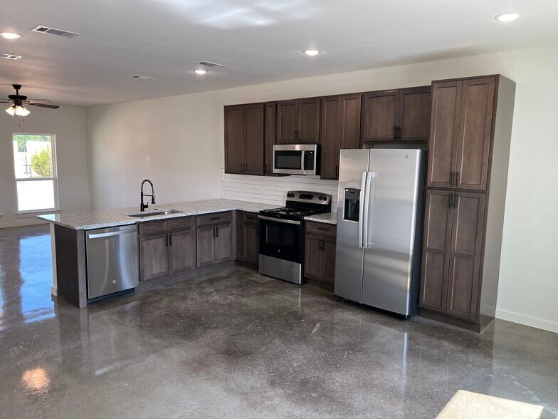 Building Photo - 2214 J E Woody Rd