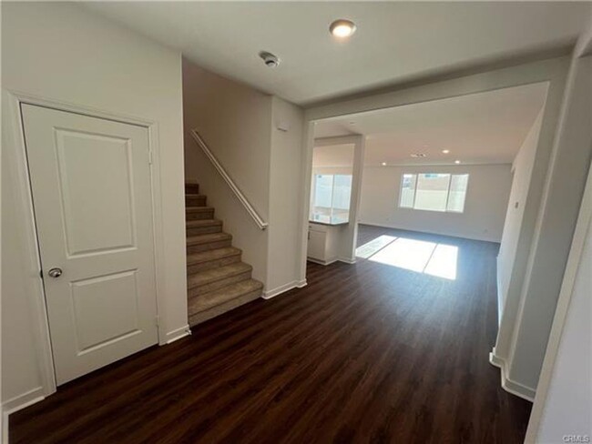 Building Photo - Gorgeous New House