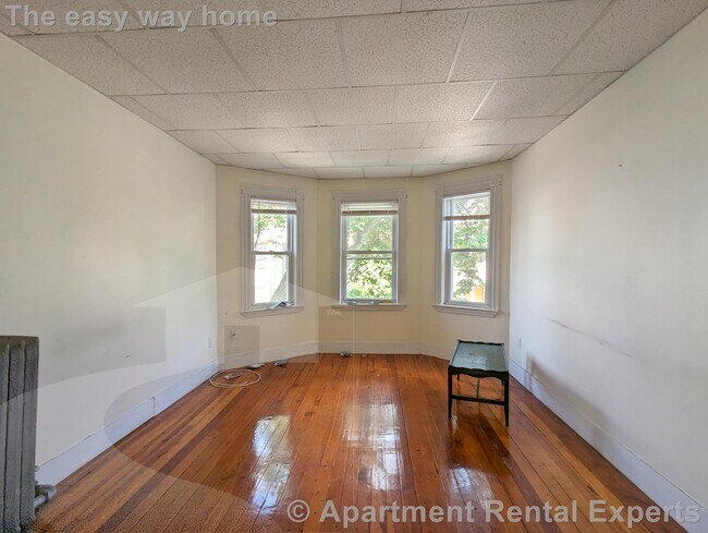 Building Photo - Davis Square 3BR - 8 Mins to T - Dishwasher