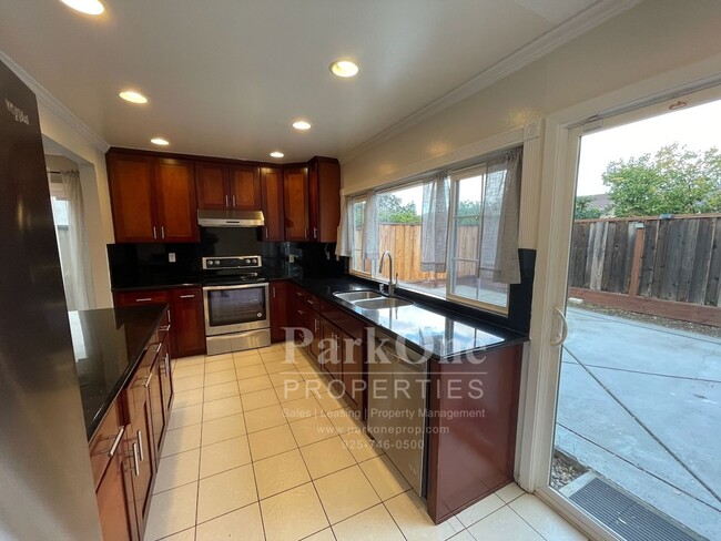 Building Photo - Nicely Update Home Now Available in the Crossings