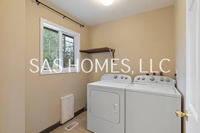 Building Photo - 11200 SW 83rd Ave