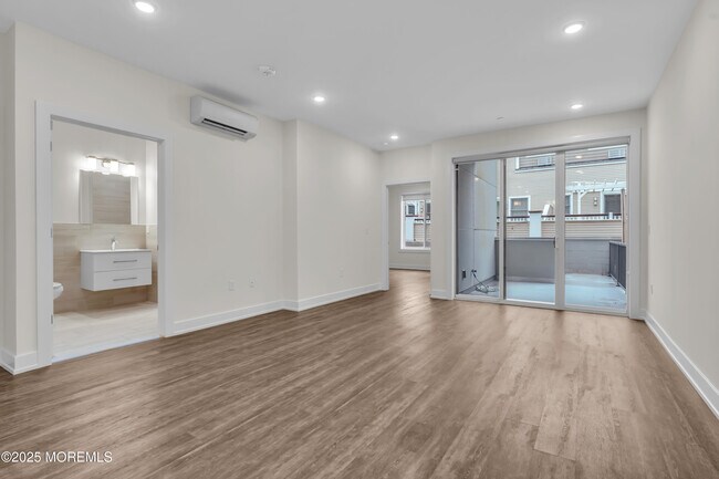 Building Photo - 521 Lake Ave