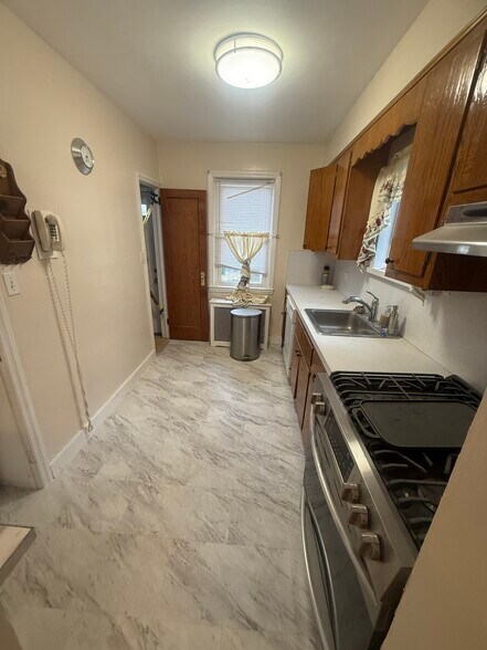 Building Photo - 101 N Waldinger St