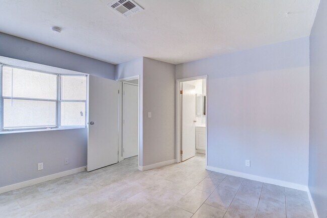 Building Photo - 417 N Lamb Blvd