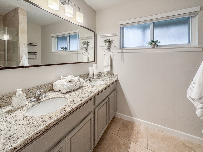 Building Photo - 3123 Lazy Spring Dr